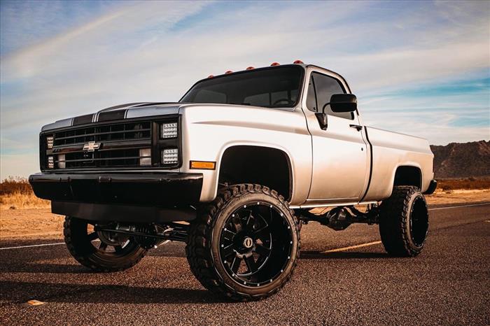 6 Inch Lift Kit 56 Inch Rear Springs Chevy/GMC C10/K10 Truck & SUV/K5 Blazer (77-87) Rough Country