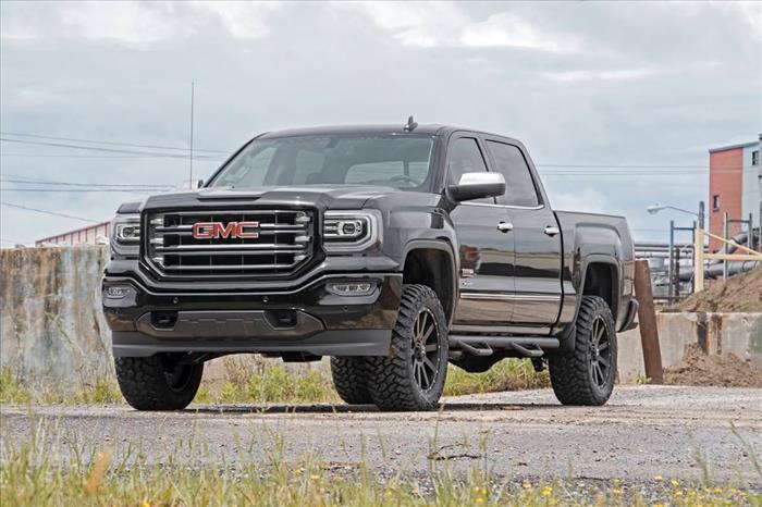 3.5 Inch Lift Kit UCA M1 Struts Red Silverado/Sierra 1500 (07-13) Rough Country