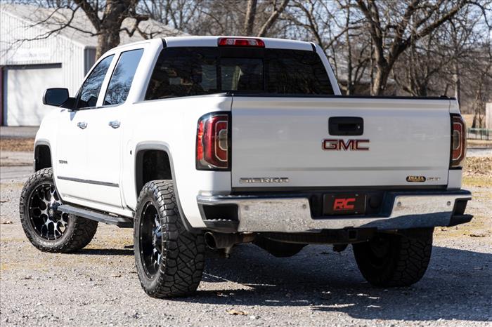 RPT2 Running Boards Crew Cab Silverado/Sierra 1500/2500HD/3500HD (07-18 & Classic) Rough Country