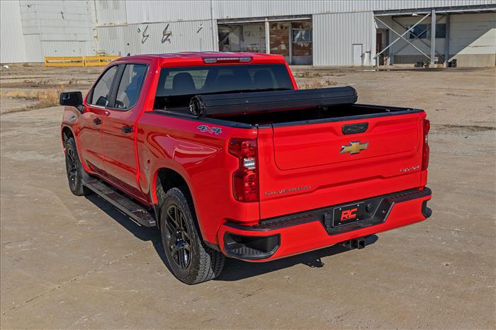 Hard Roll Up Bed Cover 5 Foot 10 Inch Bed Chevy/GMC Sierra 1500 (19-26)/Silverado 1500 (19-26) Rough Country