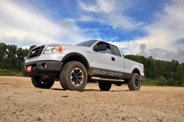 2.5 Inch Lift Kit N3 Struts/N3 Ford F-150 4WD (2004-2008) Rough Country