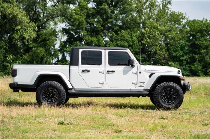 2.5 Inch Leveling Kit Spacers M1 Jeep Gladiator JT 4WD (2024-2025) Rough Country