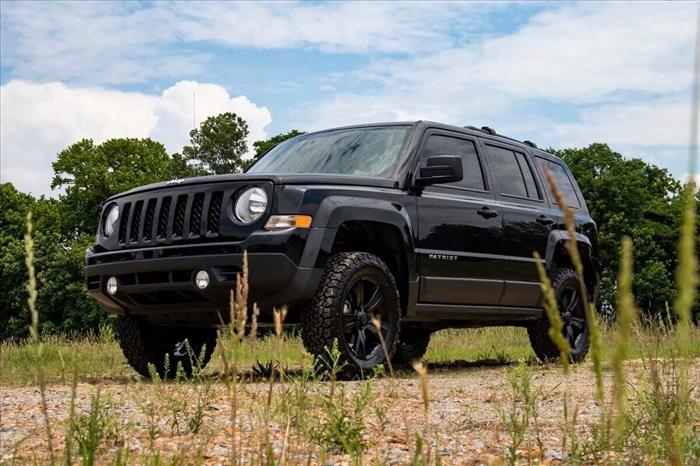 2 Inch Lift Kit N3 Front Struts Jeep Compass (07-16)/Patriot (10-17) Rough Country