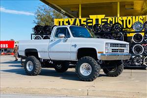 6 Inch Lift Kit 56 Inch Rear Springs Chevy/GMC C10/K10 Truck & SUV/K5 Blazer (77-87) Rough Country