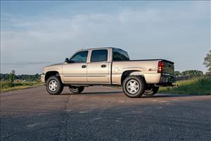 1.5-2 Inch Lift Kit V2 Silverado/Sierra 1500 4WD (1999-2006 & Classic) Rough Country