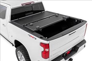 Hard Low Profile Bed Cover 5 Foot 10 Inch Bed Chevy/GMC Sierra 1500 (19-26)/Silverado 1500 (19-26) Rough Country