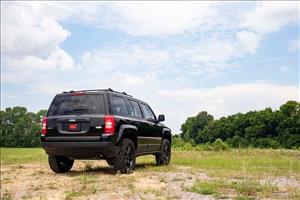 2 Inch Lift Kit N3 Front Struts Jeep Compass (07-16)/Patriot (10-17) Rough Country