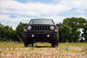 2 Inch Lift Kit N3 Struts Jeep Compass (07-16)/Patriot (10-17) Rough Country