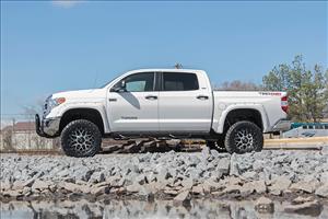 6 Inch Lift Kit M1 Struts/M1 Toyota Tundra 4WD (2016-2021) Rough Country