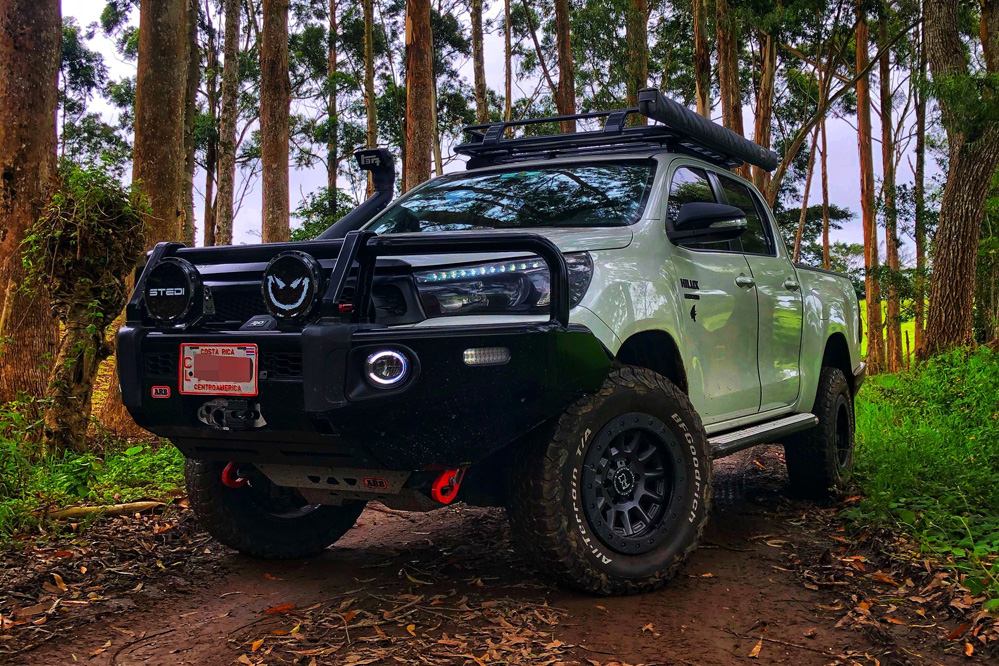 Toyota Hilux Black Rhino Dugger