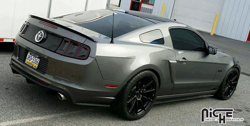 Ford Mustang Niche Sport Series Essen - M147
